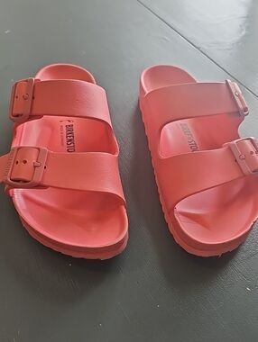 Birkenstock Slide Sandals Made In Germany. Size 38(7.5) in Coral Pink. Nice Cond